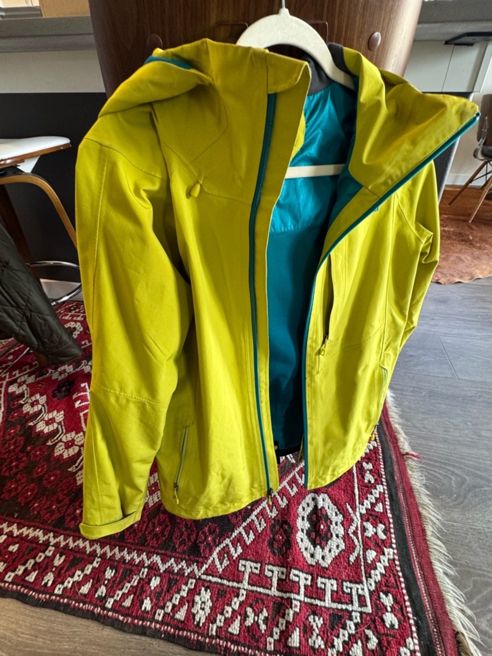 Patagonia Yellow Green Ski Jacket with Teal Lining - Picture 3 of 7